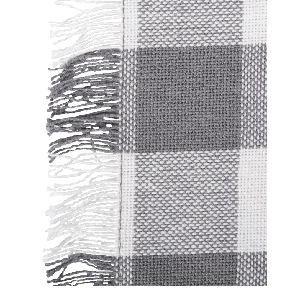 Gray table runner - Picture 2 of 3